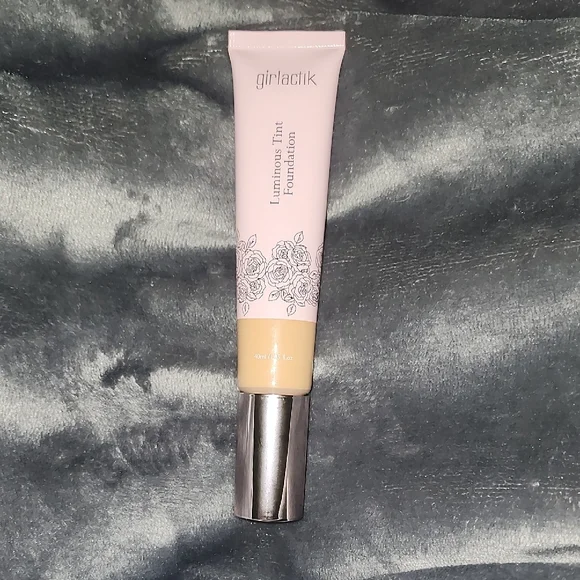 Girlactik 2-in-1 Luminous Tint Foundation - Cream - Picture 4 of 6